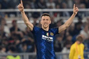 Tottenham confirm Perisic as first summer signing