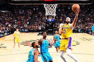Lakers' Anthony Davis turns in historic performance