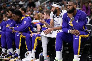 NBA Notebook: Does recent success make Lakers consider a trade?