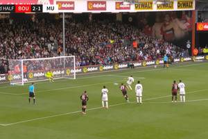 Erik Ten Hag Claims Man Utd "Did Not Deserve More" in Bournemouth Draw as Andoni Iraola Dissatisfied with Ref Decisions
