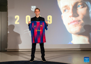 Frenkie de Jong Signs Contract Extension with Barcelona Until 2029
