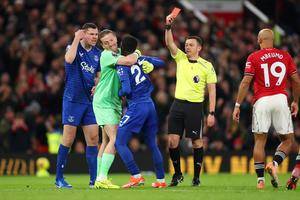 Idrissa Gueye Sent Off for Striking Teammate Michael Keane