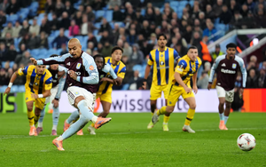 Aston Villa Secures 2-0 Victory Over Maccabi Tel Aviv Amidst Protests