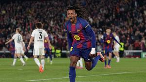 Koundé's Double Leads Barcelona to 2-1 Victory Over Eintracht Frankfurt