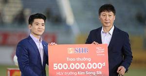 Coach Kim Sang Sik Celebrates $20,000 Tet Bonus After Historic ASEAN Cup Victory