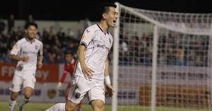 Tien Linh Achieves 100 Career Goals and Tops V-League Scoring Charts