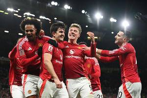 Manchester United Edges Past Leicester City with Late Winner