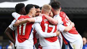 Arsenal Delays Liverpool's Title Celebration with Dominant Win Over Ipswich