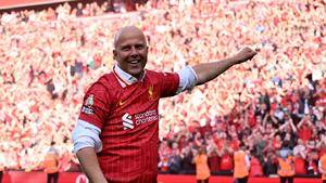 Arne Slot Pays Tribute to Jurgen Klopp Following Liverpool's Premier League Triumph