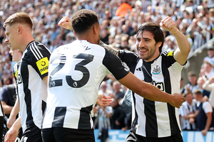 Newcastle United Defeats Chelsea 2-0 to Strengthen Champions League Hopes