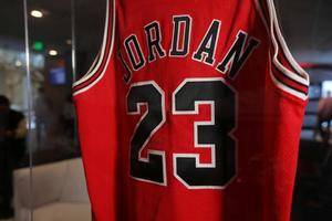 Michael Jordan's 1992-93 Bulls Jersey Sells for $2.6 Million