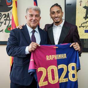Raphinha Signs Contract Extension with Barcelona, Aims to Retire at the Club