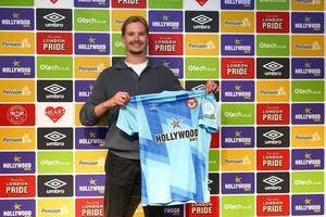 Brentford Signs Caoimhin Kelleher as Mark Flekken Joins Bayer Leverkusen