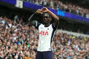 Galatasaray in Negotiations for Yves Bissouma's Loan from Tottenham