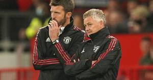 Manchester United Pursues Interim Manager as Solskjaer and Carrick Consider Return