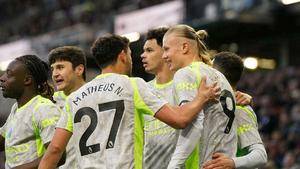 City Move Top as Arsenal's Title Pressure Grows