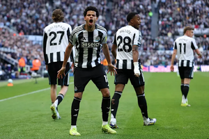 Newcastle Sink West Ham as Relegation Pressure Rises