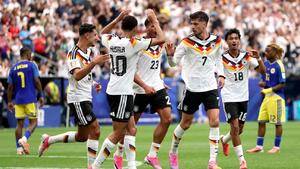 Germany hit Curacao for seven in dominant World Cup opener
