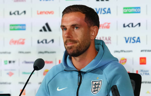 Henderson could still play despite broken arm