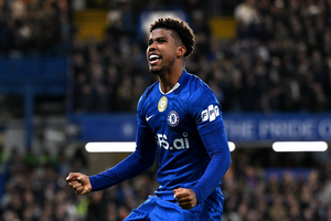 Man Utd agree £50m deal for Chelsea midfielder Santos