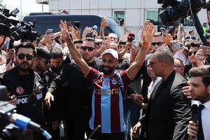 Salah given hero's welcome ahead of Trabzonspor unveiling