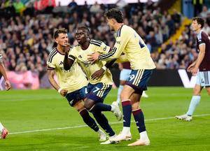 Saka strike keeps Arsenal's title defence perfect