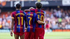 Yamal brace fuels 'nearly perfect' Barcelona as they rout Valencia 5–0